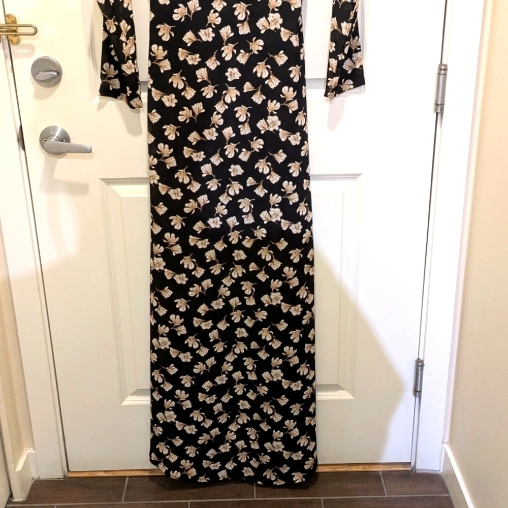 3/$30 EUC Lioness S Black & White Floral Long Sleeve Romper with Maxi Overskirt - Picture 9 of 9